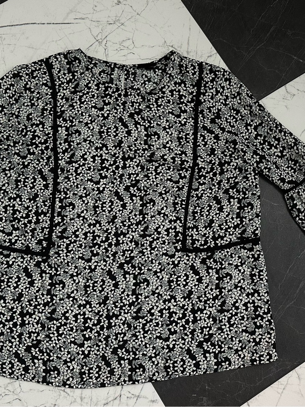 Who What Wear Black and White Floral Bell-Sleeve Blouse - Picture 2 of 8